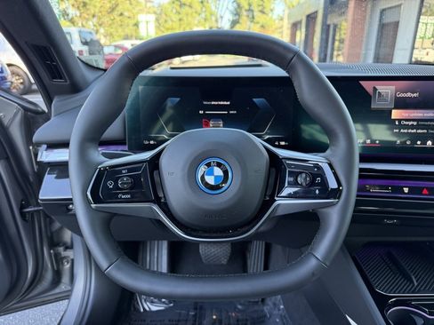 Used 2025 BMW i5 xDrive40 w/ Premium Package image 19