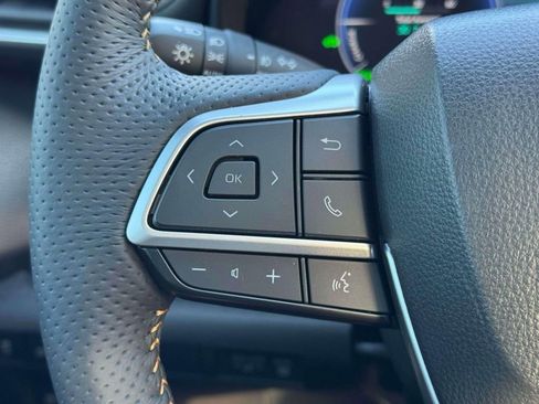 Used 2025 Toyota Sienna XLE Woodland Edition image 22