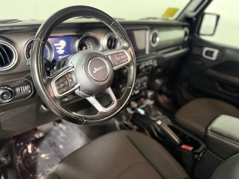 Used 2019 Jeep Wrangler Unlimited Sahara w/ Uconnect 4C Nav & Sound Group AWD/4WD image 19