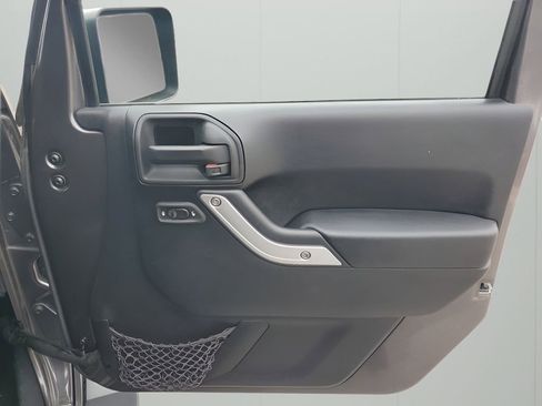 Used 2014 Jeep Wrangler Unlimited Sahara w/ Connectivity Group image 13