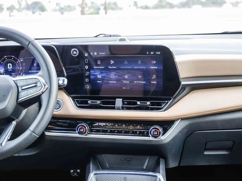 Used 2025 Chevrolet Equinox ACTIV w/ Safety and Technology Package FWD image 16