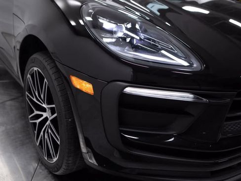 Certified 2026 Porsche Macan AWD/4WD image 12