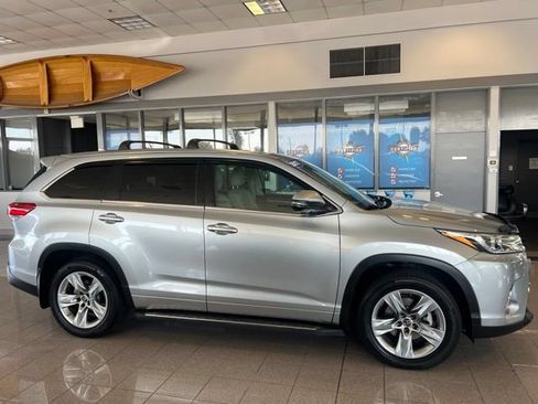 Used 2017 Toyota Highlander Limited AWD/4WD image 8
