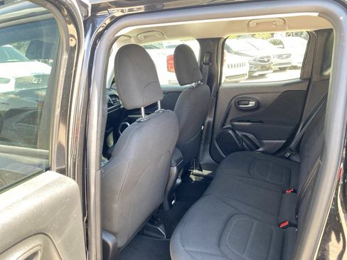 Used 2020 Jeep Renegade Latitude w/ Popular Equipment Group FWD image 11