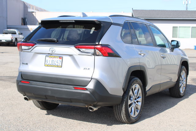 Used 2023 Toyota RAV4 XLE Premium FWD image 5