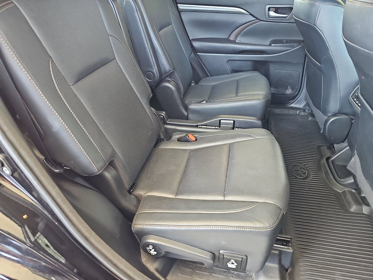 Used 2018 Toyota Highlander Limited w/ Protection Package #3 AWD/4WD image 19