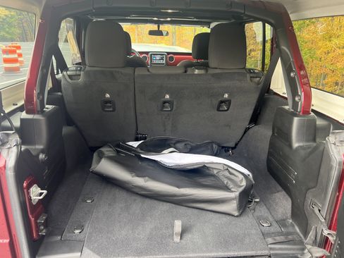 Used 2021 Jeep Wrangler Unlimited Rubicon w/ Safety Group image 33