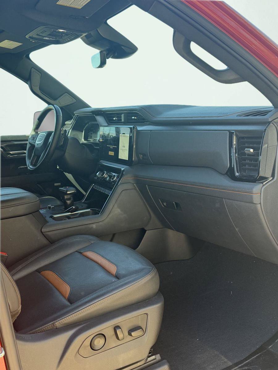 Used 2024 GMC Sierra 1500 AT4 w/ Technology Package AWD/4WD image 10