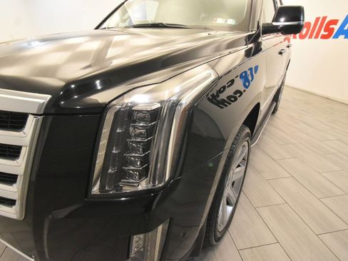 Used 2020 Cadillac Escalade Premium Luxury AWD/4WD image 9
