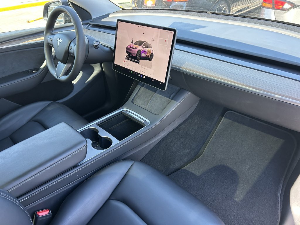 Used 2025 Tesla Model Y Long Range RWD image 8