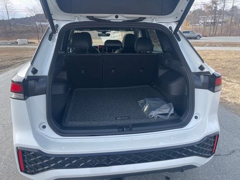 New 2025 Volkswagen Tiguan SE R-Line image 7