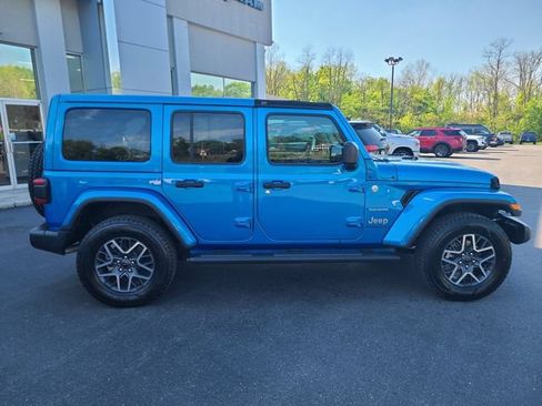 Used 2024 Jeep Wrangler Unlimited Sahara w/ Technology Group AWD/4WD image 6