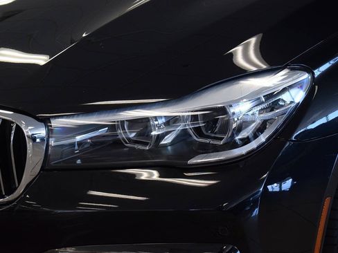 Used 2017 BMW 740i RWD image 13