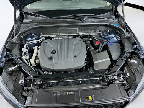 Used 2025 Volvo XC60 B5 Plus image 32