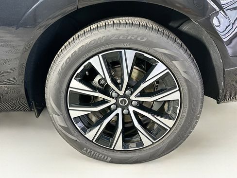 Used 2025 Volvo XC60 B5 Plus image 11