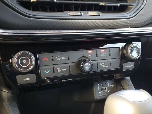 New 2026 Jeep Compass Latitude image 21