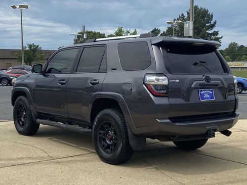 Used 2022 Toyota 4Runner SR5 Premium w/ Moonroof Package AWD/4WD image 4