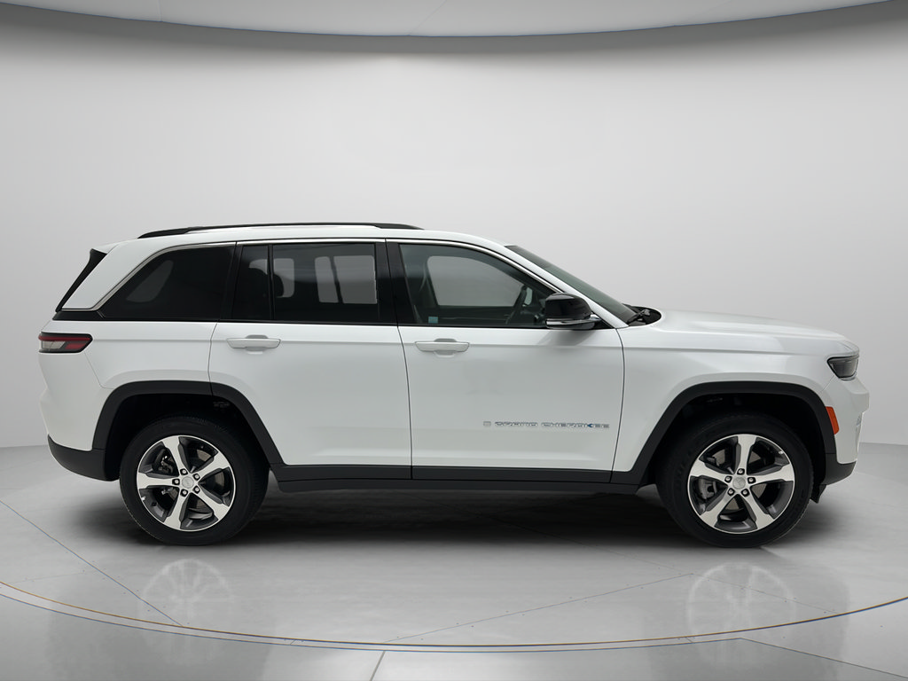 Used 2023 Jeep Grand Cherokee 4WD 4xe image 4