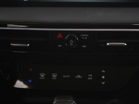 Used 2025 Nissan Kicks SR image 17