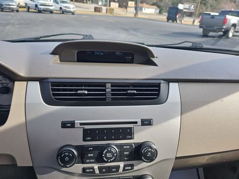 Used 2011 Ford Focus SE image 15