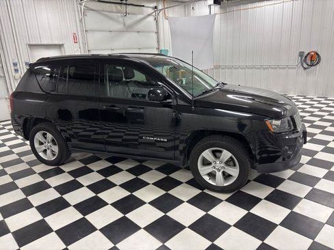 Used 2017 Jeep Compass Latitude AWD/4WD image 3