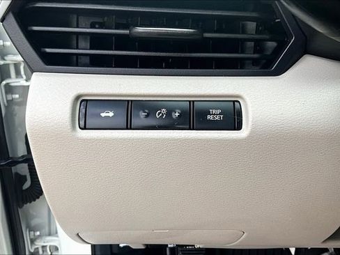 Used 2022 Nissan Altima 2.5 SV FWD image 14