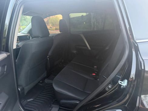 Used 2016 Toyota RAV4 LE FWD image 12
