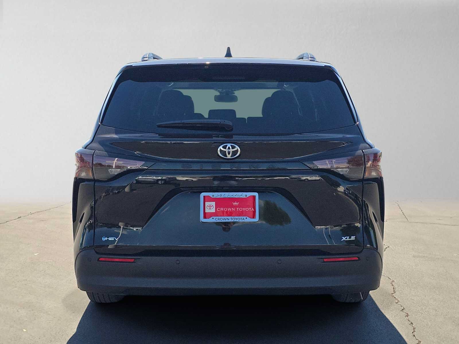 Certified 2026 Toyota Sienna XLE FWD image 4