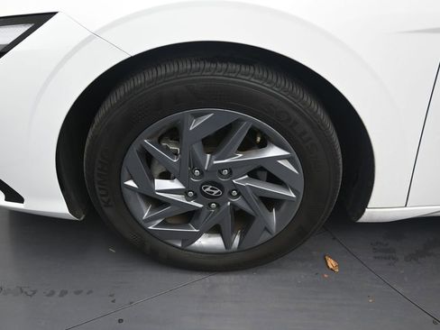 Used 2024 Hyundai Elantra SEL FWD image 9