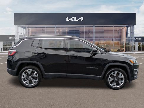 Used 2018 Jeep Compass Limited w/ Navigation Group AWD/4WD image 3