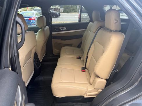 Used 2016 Ford Explorer XLT w/ Equipment Group 202A image 5