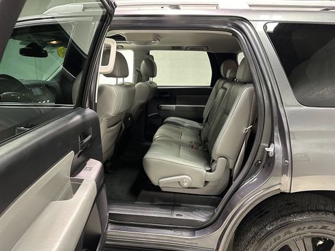 Used 2018 Toyota Sequoia SR5 image 27