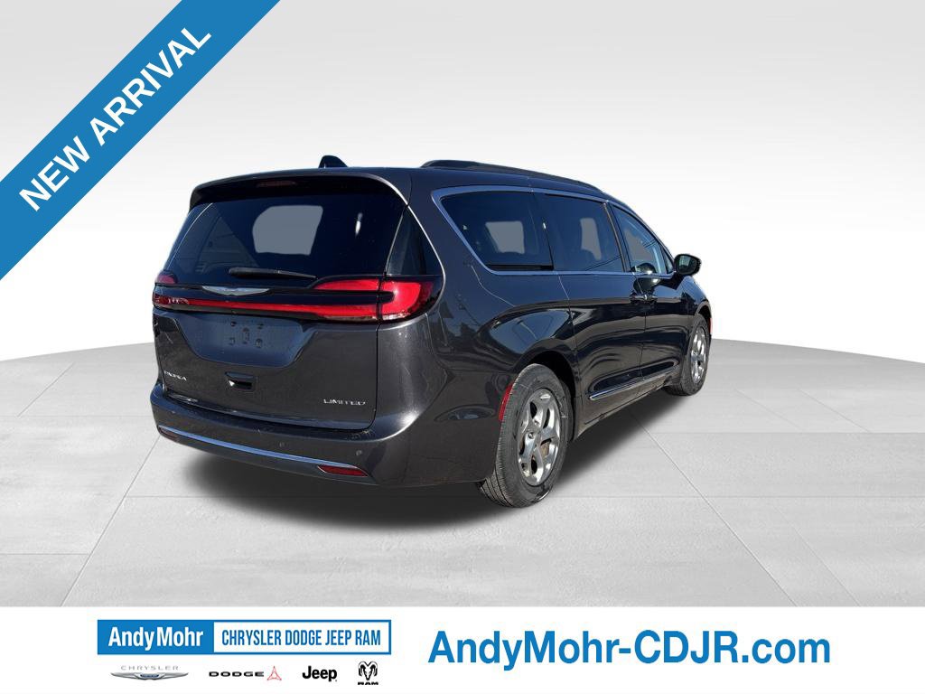 Used 2023 Chrysler Pacifica Limited FWD image 7