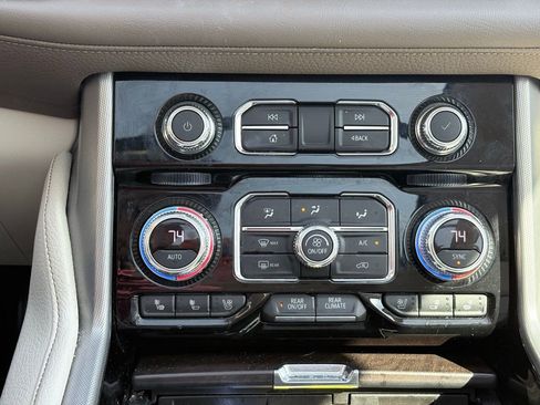 Used 2021 GMC Yukon Denali w/ Denali Premium Package image 12