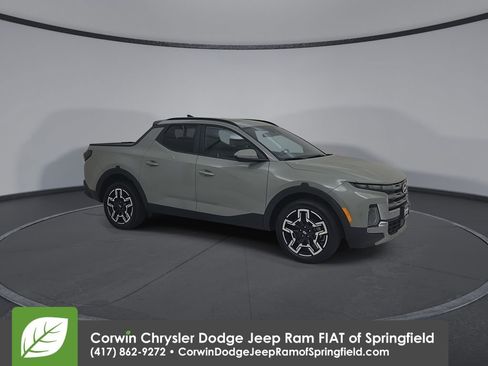 Used 2025 Hyundai Santa Cruz Limited AWD/4WD image 2
