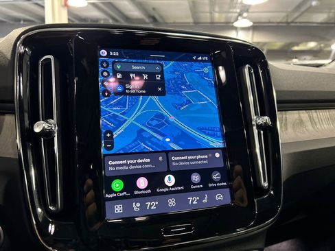 Used 2026 Volvo XC40 B5 Core w/ Climate Package image 16