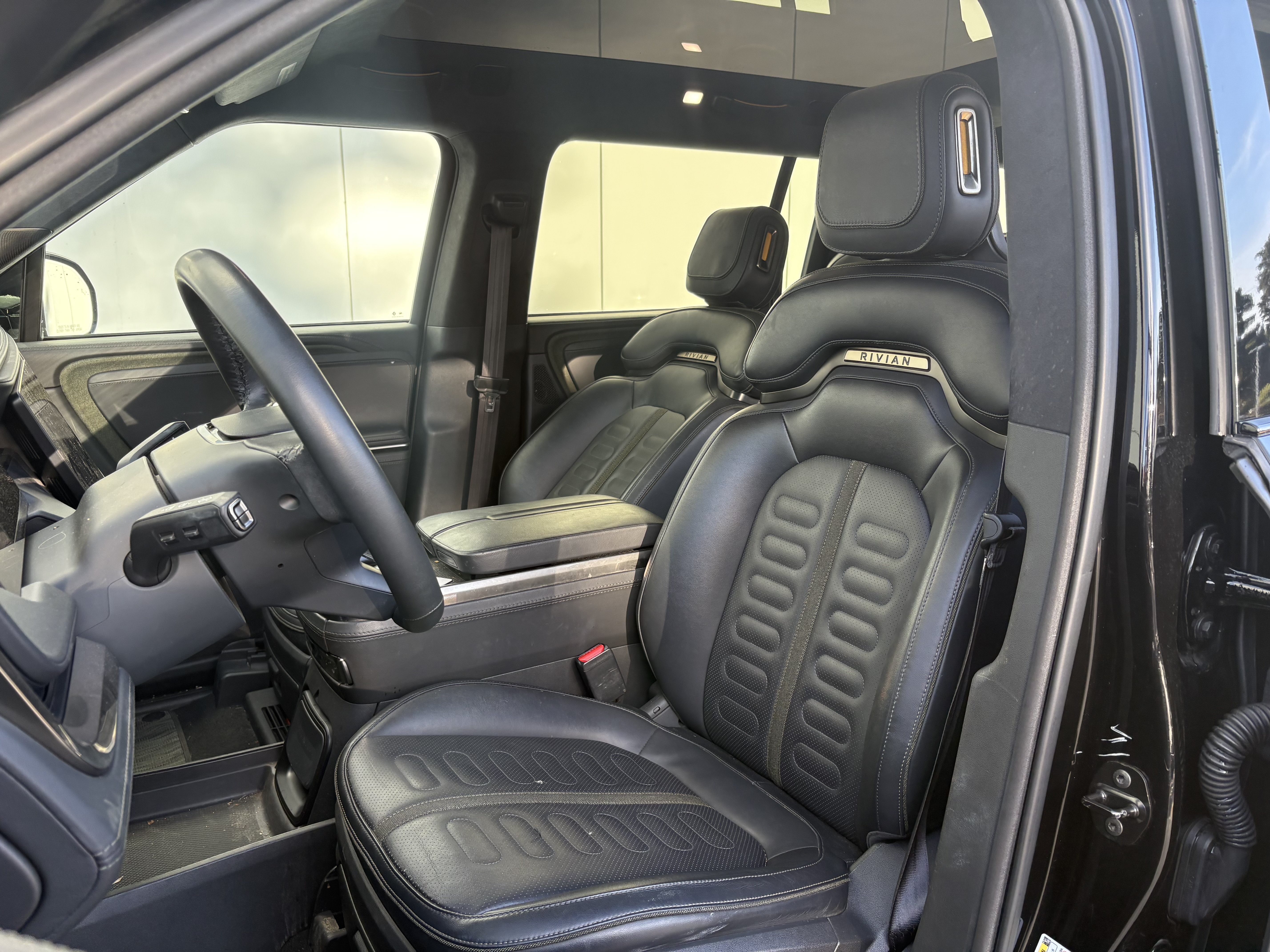 Used 2024 Rivian R1S Adventure Dual AWD/4WD image 10