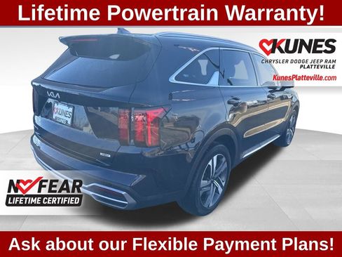 Used 2023 Kia Sorento EX image 4