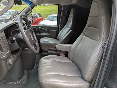 Used 2020 GMC Savana 2500 image 11
