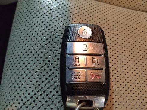 Used 2016 Kia Sedona LX w/ LX Essentials Premium Package FWD image 32