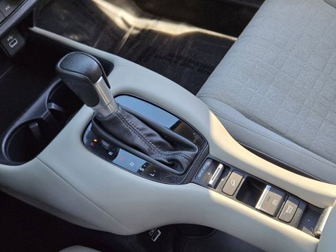 Used 2023 Honda HR-V LX image 23