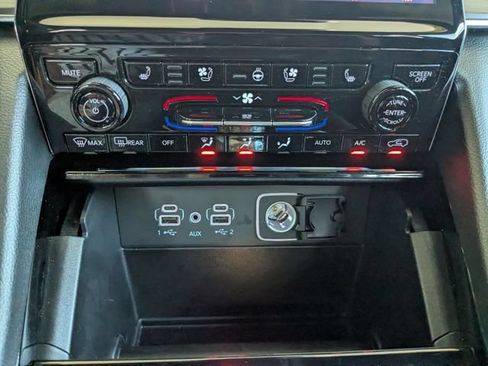 Used 2025 Jeep Grand Cherokee Overland AWD/4WD image 5