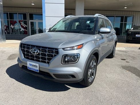 Used 2025 Hyundai Venue SEL FWD image 1