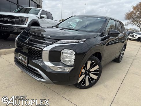 New 2026 Mitsubishi Outlander SE image 1