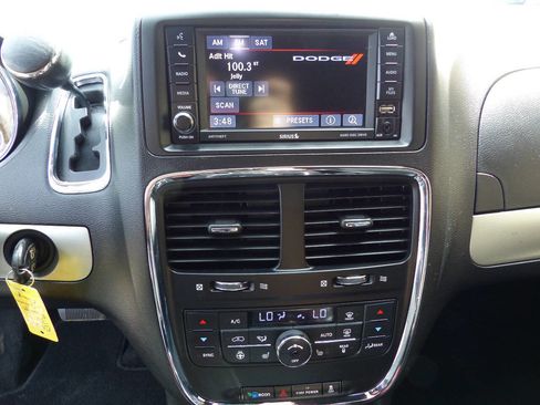Used 2017 Dodge Grand Caravan GT FWD image 19