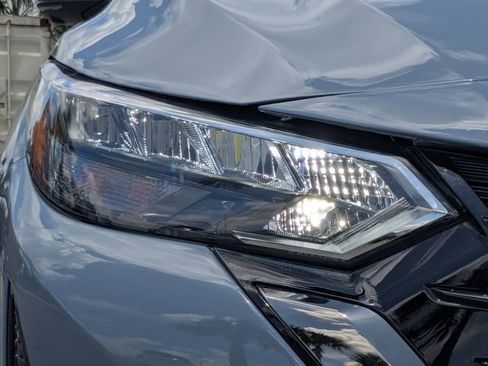 Used 2025 Nissan Sentra SR w/ SR Premium Package FWD image 12