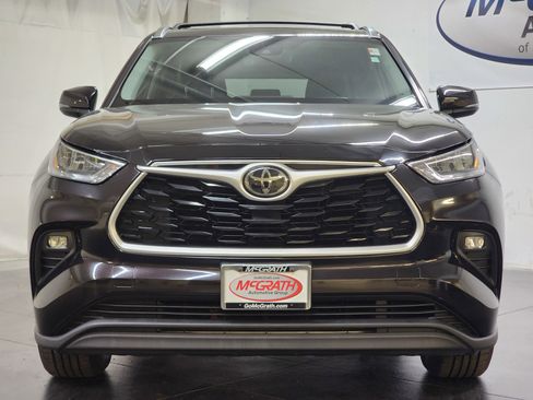 Used 2020 Toyota Highlander XLE AWD/4WD image 12