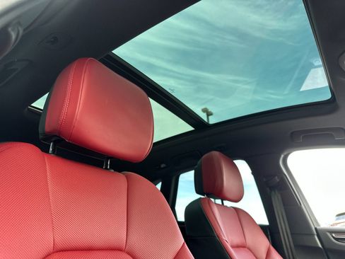 Used 2025 Porsche Macan image 17