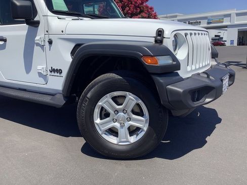 Used 2023 Jeep Wrangler Sport S image 3