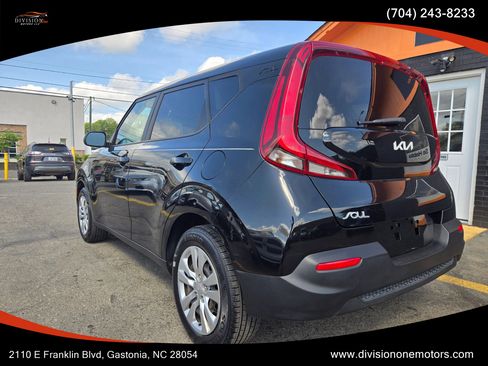 Used 2022 Kia Soul LX image 6